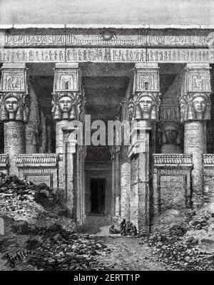 Temple Dendera, dédié à la déesse d'amour et de fertilité de Hathor, sixième nain de la haute-Égypte, au sud d'Abydos. Dendera, Egypte au XIX siècle. Afrique. Ancienne illustration gravée du XIXe siècle, El Mundo Ilustrado 1881 Banque D'Images