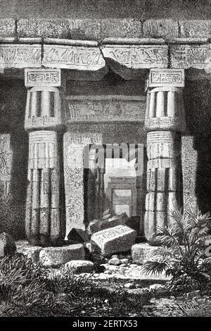 Temple du roi Seti I. entrée de la Maison de Seti, ruines du temple de Karnak, rive ouest, louxor Thèbes, Égypte au XIX siècle. Afrique. Ancienne illustration gravée du XIXe siècle, El Mundo Ilustrado 1881 Banque D'Images