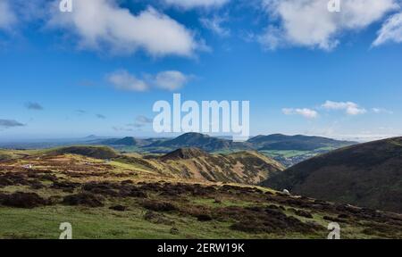 Hope Bowdler Hill, Caer Caradoc, The Lawley et le Wrekin vu du Burway sur le long Mynd, Church Stretton, Shropshire Banque D'Images