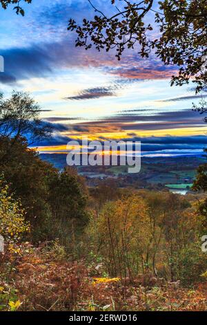 Vue sur le coucher du soleil depuis Kinver Edge, dans le Staffordshire Banque D'Images