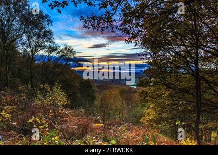 Vue sur le coucher du soleil depuis Kinver Edge, dans le Staffordshire Banque D'Images