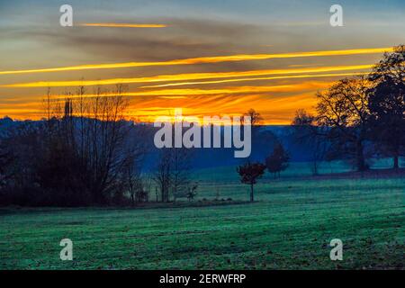 Vue sur le coucher du soleil depuis Kinver Edge, dans le Staffordshire Banque D'Images