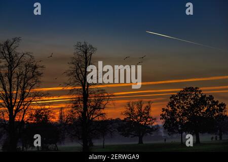 Vue sur le coucher du soleil depuis Kinver Edge, dans le Staffordshire Banque D'Images