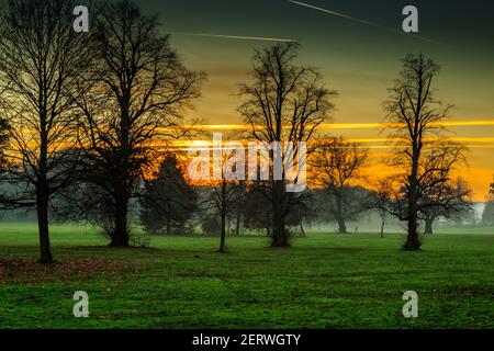 Vue sur le coucher du soleil depuis Kinver Edge, dans le Staffordshire Banque D'Images