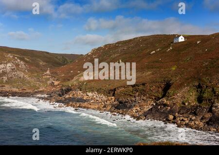 Porth Ledden et Kenidjack Valley sur la Tin Coast, West Penwith, Cornwall, Royaume-Uni : mine d'étain abandonnée et détruite (château de wheal) Banque D'Images