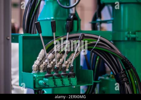 Leviers de commande hydraulique manuels de l'équipement de machine agricole - fermeture haut Banque D'Images