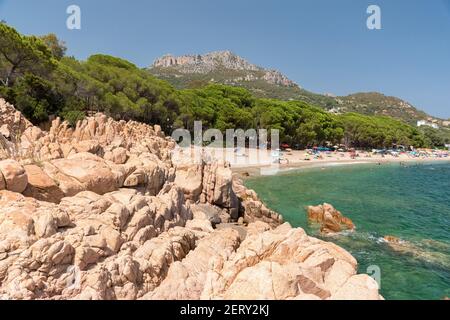 Côte à Santa Maria Navarrese, petit village marin dans le sud du golfe d'Orosei (Sardaigne, Italie) Banque D'Images