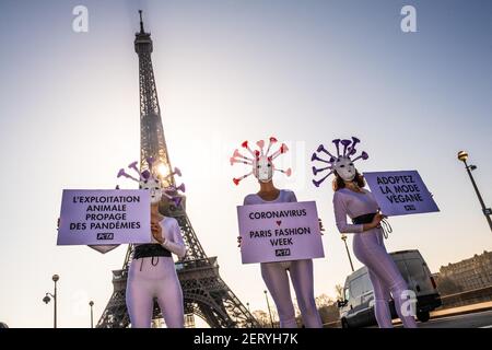 Paris, France. 1er mars 2021. Le groupe d'activistes PETA a organisé une action contre l'exploitation des animaux et pour la cause végétalienne, à Paris, en France, le 01 mars 2021. Photo par Pierrick Villette/avenir Pictures/ABACAPRESS.COM crédit: Abaca Press/Alay Live News Banque D'Images