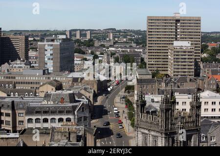 Centre-ville d'Aberdeen, en Écosse, avec des bâtiments en granit qui donnent sur Gallowgate Banque D'Images