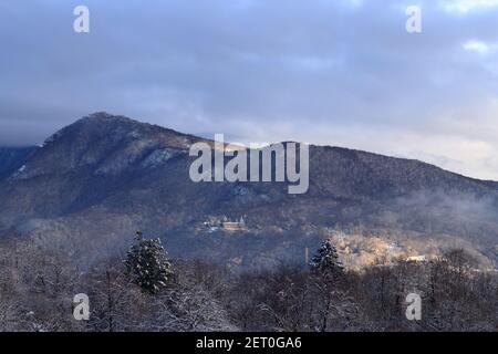 Panorama des collines de Lombardie, Italie, après une chute de neige Banque D'Images