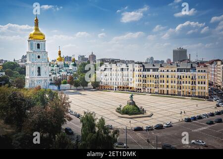 Vue aérienne de la place Sofiyivska et de la cathédrale Sainte-Sophie - Kiev, Ukraine Banque D'Images