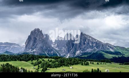 Scène typique de montagne dans les Alpes italiennes, Dolomites Banque D'Images