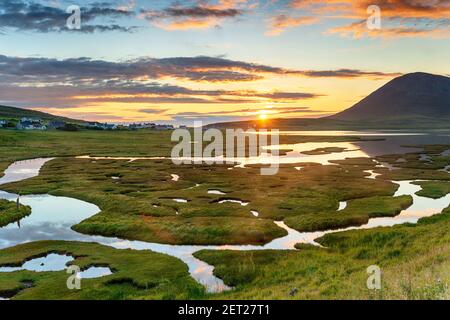 Coucher de soleil sur le marais salé de Northton sur l'île De Harris en Écosse Banque D'Images