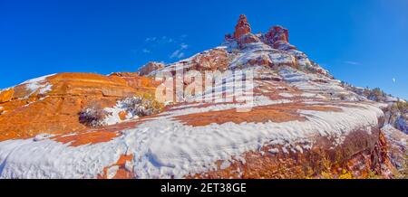 Bell Rock couvert de neige, Sedona, Arizona, États-Unis Banque D'Images