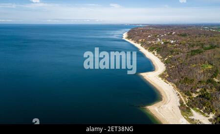 Vue panoramique de drone sur la plage de Reeves à Riverhead long Île de New York Banque D'Images