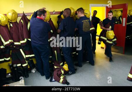 La veille de jour de la caserne de pompiers de Chelsea arrive en service ce matin, la dernière veille avant cette grève de soir commence.13 novembre 2002 photo Andy Paradise Banque D'Images