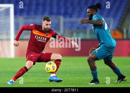 Borja Mayoral de Roma (L) vies pour le bal avec Franck Kessie de Milan (R) pendant le championnat italien Serie UN match de football entre AS Roma et AC Milan le 28 février 2021 au Stadio Olimpico à Rome, Italie - photo Federico Proietti / DPPI Banque D'Images