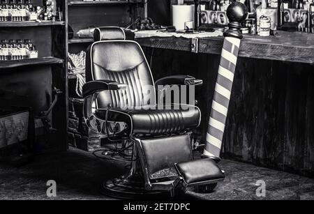 Logo de la barbershop, symbole. Élégant fauteuil de coiffure vintage. Coiffeur à l'intérieur de la barbershop. Chaise de salon de coiffure. Fauteuil de barbershop, salon Banque D'Images