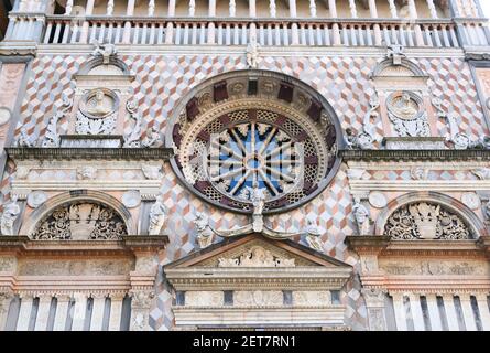 La façade de la basilique Santa Maria Maggiore à Bergame, Lombardie, Italie Banque D'Images