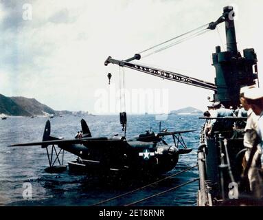 PBM-5 VPB-26 sur USS Norton Sound (AV-11) Okinawa 1945. Banque D'Images