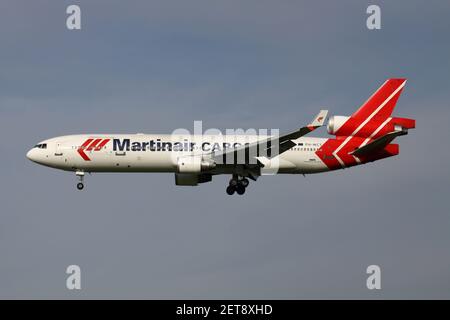 Dutch Martinair Cargo McDonnell Douglas MD-11F avec enregistrement pH-MCT en finale courte pour l'aéroport d'Amsterdam Schiphol. Banque D'Images