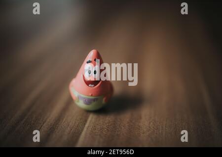 BRCKO, BOSNIE-HERZÉGOVINE - 24 févr. 2021 : figurine Patrick Star de Spongebob Banque D'Images