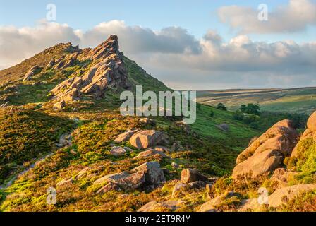 Ramshaw Rocks près de la formation roaches Rock, Peak District, Staffordshire, Angleterre au coucher du soleil. Banque D'Images