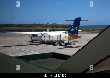 liat avion vient d'atterrir à l'aéroport international maurice bishop st îles éoliennes george grenada west indies Banque D'Images