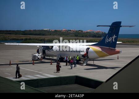 liat avion vient d'atterrir à l'aéroport international maurice bishop st îles éoliennes george grenada west indies Banque D'Images