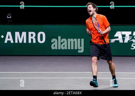 ROTTERDAM, PAYS-BAS - 1ER MARS : Sander Arends des pays-Bas déçu lors du 48e ABN AMRO World tennis Tournament à Rotterdam Ahoy Banque D'Images