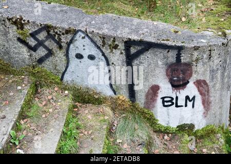 Anti BLM signe et swastika à Gdansk, Pologne. 21 septembre 2020 © Wojciech Strozyk / Alamy stock photo *** Légende locale *** Banque D'Images