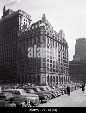 ANNÉES 1950 #1 BROADWAY LA COMPAGNIE MARITIME INTERNATIONALE MERCANTILE BÂTIMENT MANHATTAN AU BOWLING GREEN NEW YORK CITY NEW YORK ETATS-UNIS - R1987 HAR001 HARS NYC IMMOBILIER NEW YORK STRUCTURES #1 AUTOMOBILES VILLES SOCIÉTÉ MANSARDE VÉHICULES DE TOIT EDIFICE NEW YORK CITY BROADWAY MERCANTILE NOIR ET BLANC HAR001 PARKING INTERNATIONAL À L'ANCIENNE LOT Banque D'Images