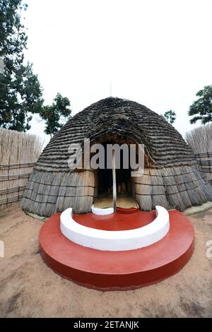 Hutte royale rwandaise traditionnelle au musée ethnographique de Huye, Rwanda. Banque D'Images