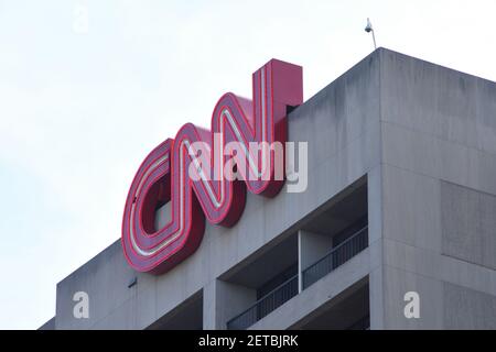 Le point de repère du logo CNN sur le dessus du bâtiment CNN à Atlanta, GA, USA. Banque D'Images