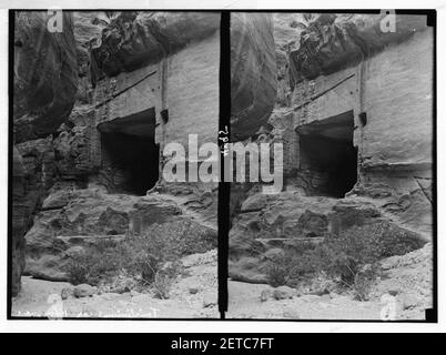 Wadi Musa (Petra). Siq inférieur. Triclinium près d'el-Khazneh. Sur le côté est de la Siq inférieur Banque D'Images