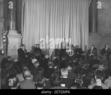 Photographie du président Harry S Truman présentant l'adresse principale à la cérémonie de dévoilement (35323027365). Banque D'Images