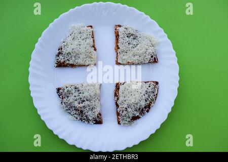 Pizza Farali à base de farine à jeun mangée au cours de la jeûne indienne avec des ingrédients à jeun nappés de fromage. Pizza indienne à base dure. Préparé pendant Banque D'Images