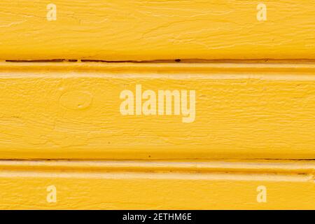 Arrière-plan de bois peint en jaune. Fond jaune de planches en bois Banque D'Images