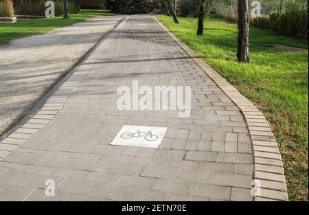 Panneau routier sur le cycway, bikeway pour les cyclistes uniquement. Piste cyclable Valence Espagne Banque D'Images