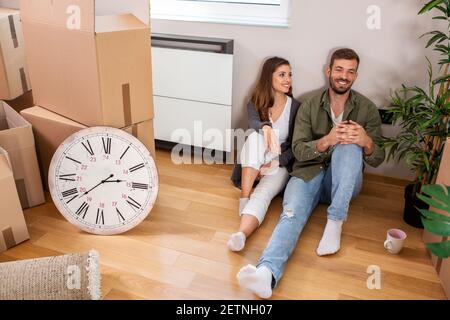 Une pause bien méritée après un déménagement dans une nouvelle maison, une pause de cinq minutes Banque D'Images