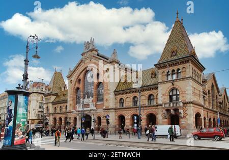 Extérieur de la Grande salle du marché de Budapest Hongrie Banque D'Images