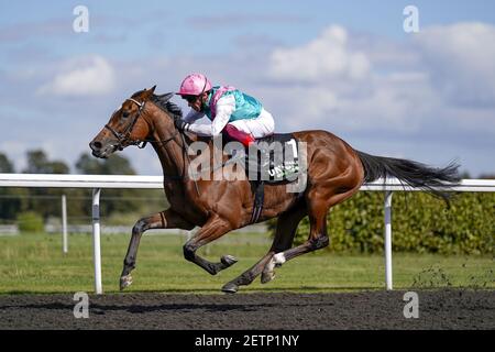 Photo du dossier datée du 05-09-2020 de Enable monté par Frankie Dettori. Date de publication : le mardi 2 mars 2021. Banque D'Images