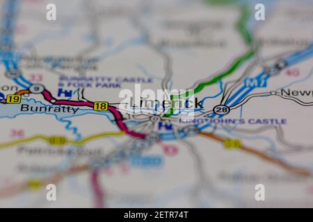 Limerick sur une carte routière ou une carte géographique et atlas Banque D'Images