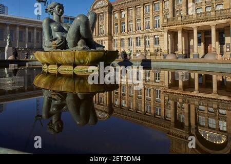 Centre-ville de Birmingham site classé Grade II* Council House, Victoria Square, et la rivière, mieux connue sous le nom de Floozie dans le jacuzzi Banque D'Images