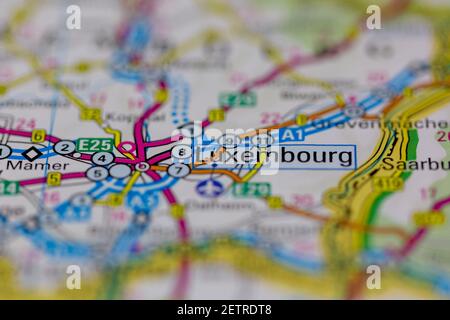 Luxembourg indiqué sur une carte routière ou une carte géographique et atlas Banque D'Images