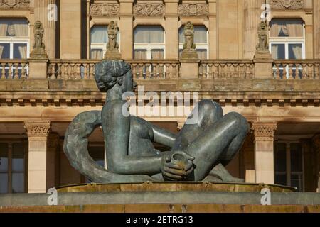 Centre-ville de Birmingham site classé Grade II* Council House, Victoria Square, et la rivière, mieux connue sous le nom de Floozie dans le jacuzzi Banque D'Images