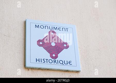 Bordeaux , Aquitaine France - 12 28 2020 : logo et signe du Monument historique en français pour l'ancien Monument historique Banque D'Images