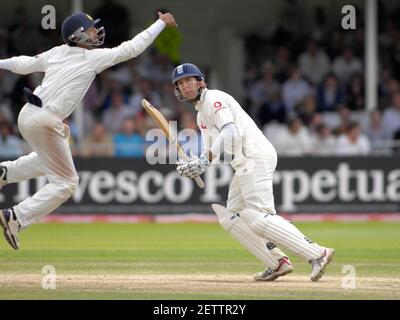 CRICKET 2ÈME TEST ANGLETERRE V INDE À TRENT BRIDGE 4ÈME JOUR VAUGHAN HORS KUMBLE. 30/7/2007 PHOTO DAVID ASHDOWN Banque D'Images