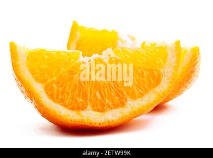 Tranches d'orange isolées sur blanc. Photo de haute qualité. Banque D'Images