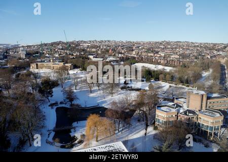 Weston Park après la chute de neige Sheffield, Angleterre, Royaume-Uni Banque D'Images